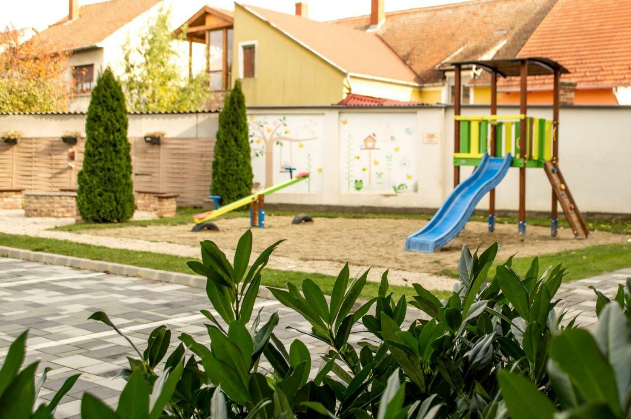 Appartamento Platina Apartman Sárvár Esterno foto